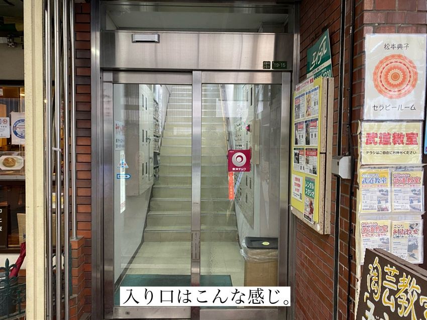 建物の入り口